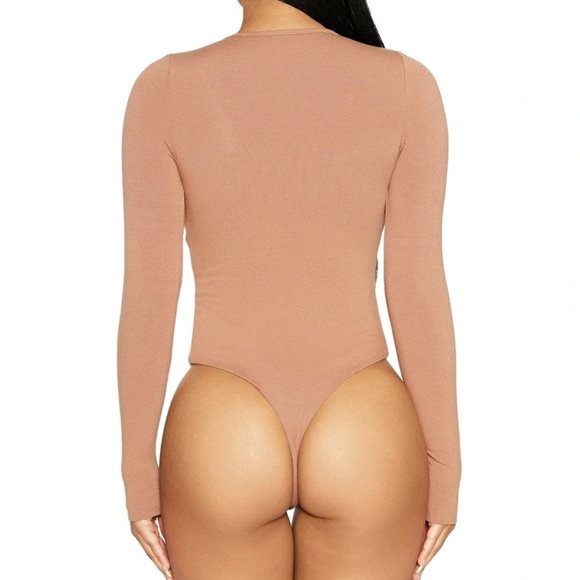 NWT Naked Wardrobe The NW V-Neck Bodysuit - Picture 3 of 9